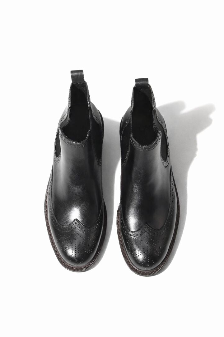 Bastian Brogue Chelsea Boots in Noir