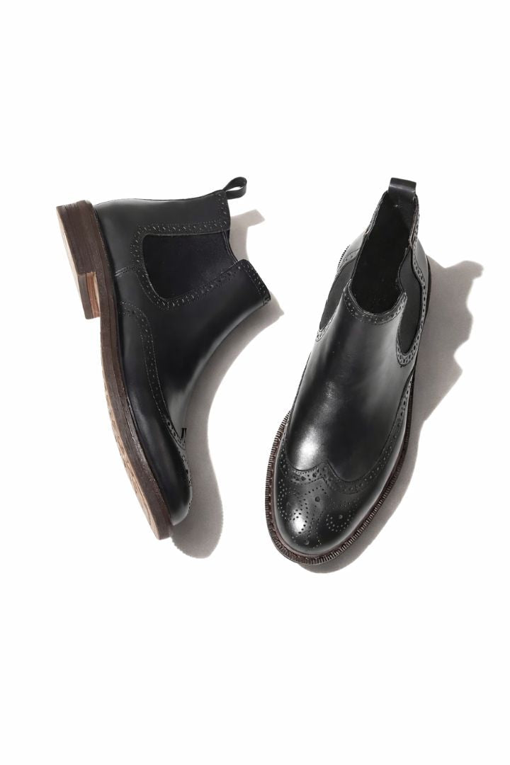 Bastian Brogue Chelsea Boots in Noir