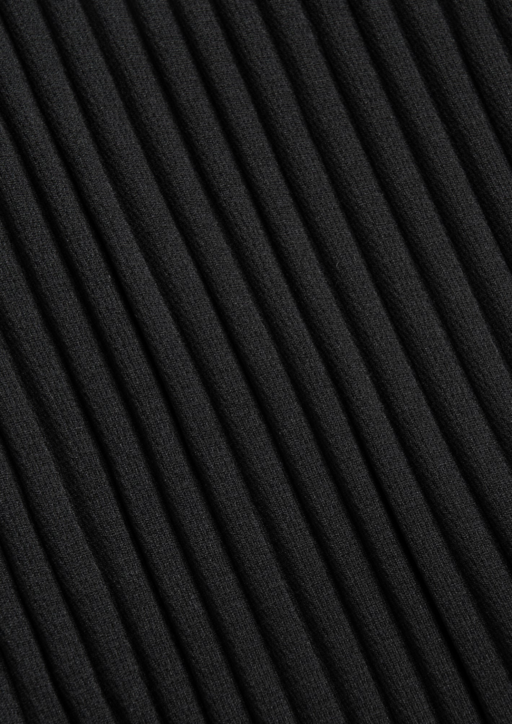 Elegant Black Pleated Summer Ensemble