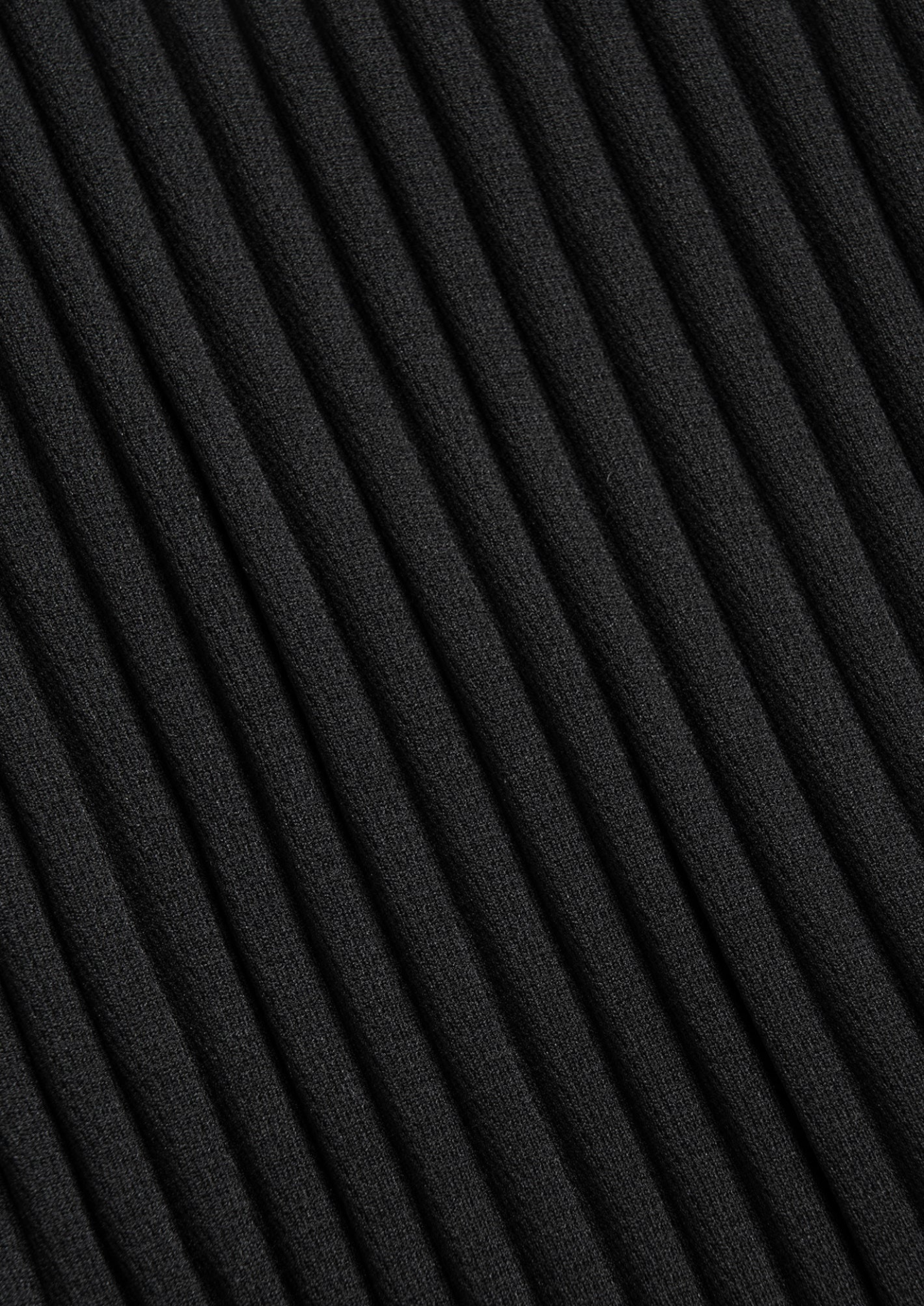 Elegant Black Pleated Summer Ensemble